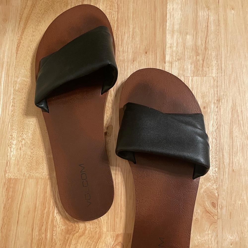 Volcom sandals in black size 7